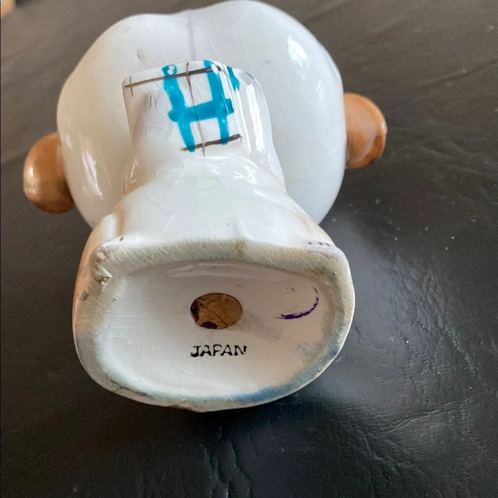 Vintage Ceramic Dog pencil sharpener and holder Figurine